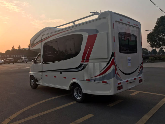 金杯C型房車(chē)